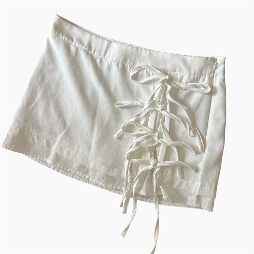 White Rayon Bow Tie Front Mini Skirt Skort Size XS Built in Shorts